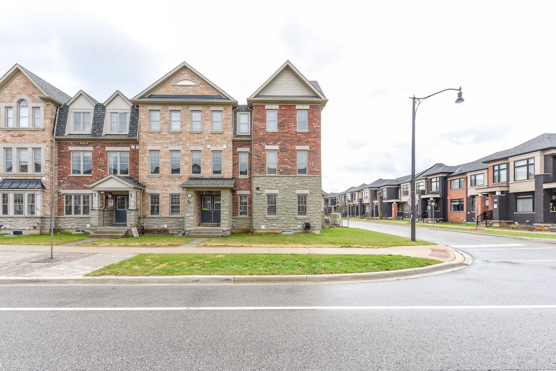 5 Remembrance Road, Brampton, ON L7A 4Z1