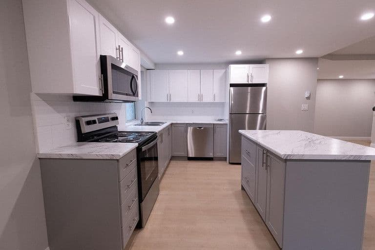 349 Queenston Street 105, St. Catharines, ON L2P 2Y1