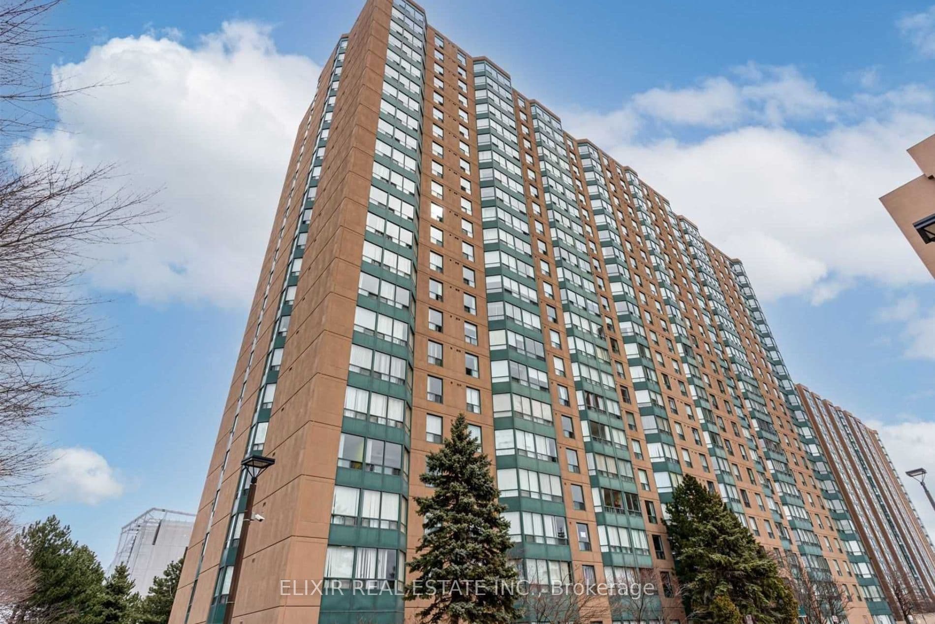 135 Hillcrest Avenue 2011, Mississauga, ON L5B 4B1