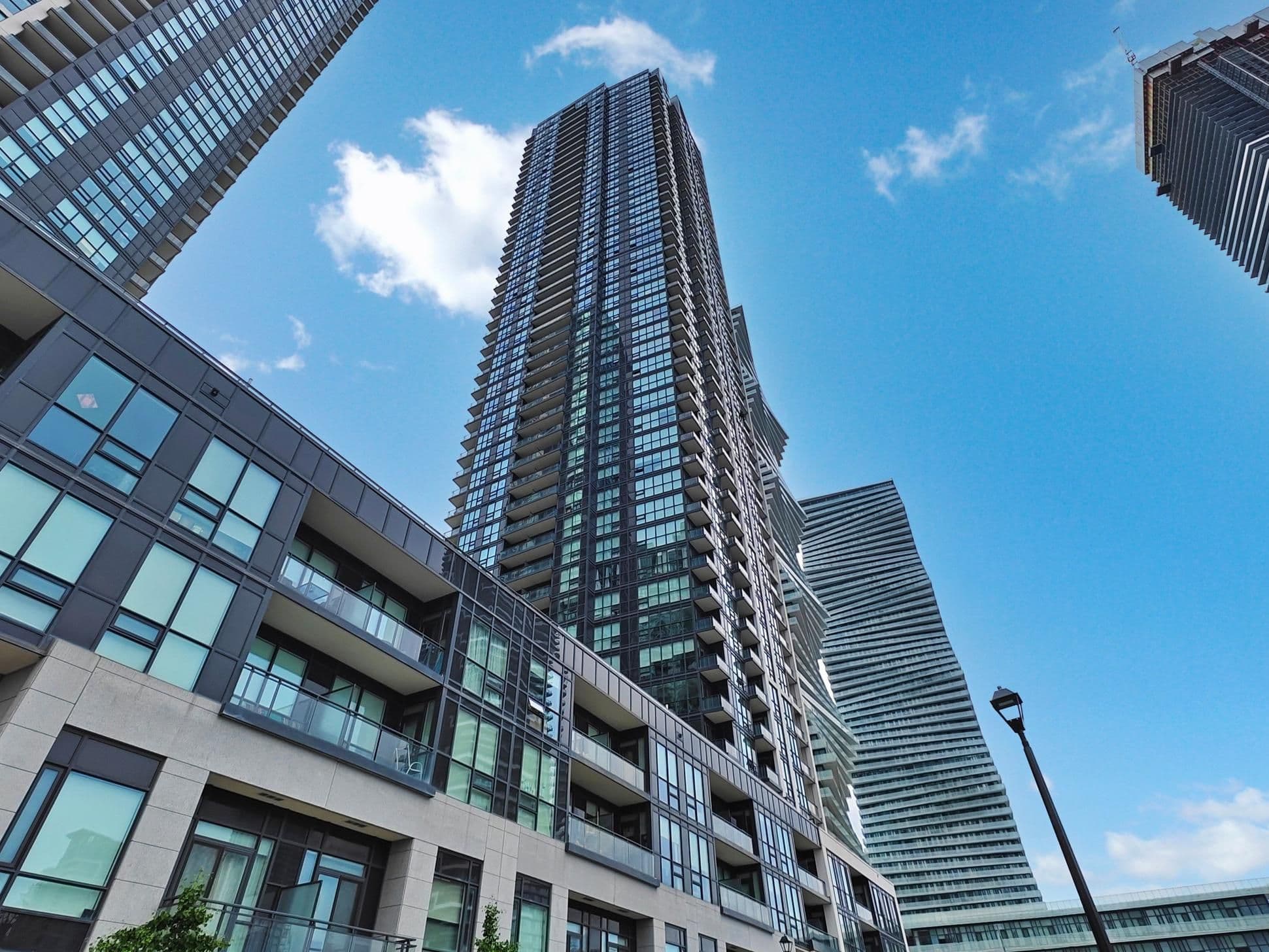 4011 Brickstone Mews 1802, Mississauga, ON L5B 0J7