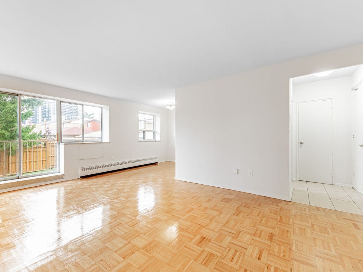 1524 Lawrence Avenue W 514, Toronto W04, ON M6L 1B7