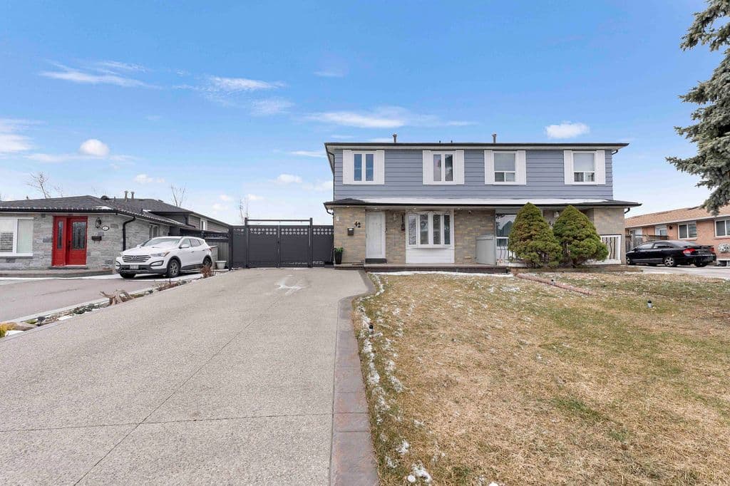 42 Gulliver Crescent, Brampton, ON L6S 1S9