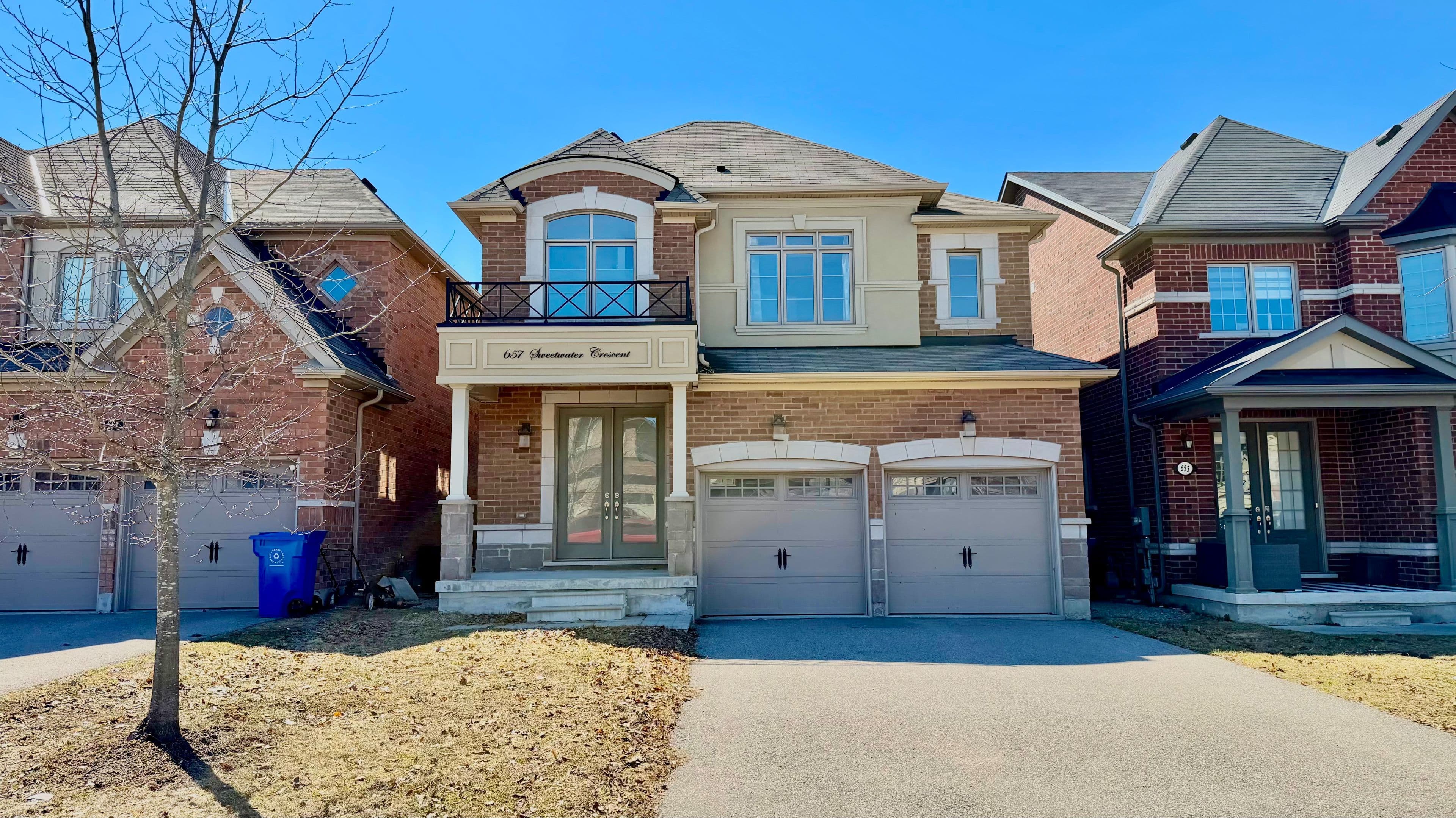 657 Sweetwater Crescent, Newmarket, ON L3X 1C5