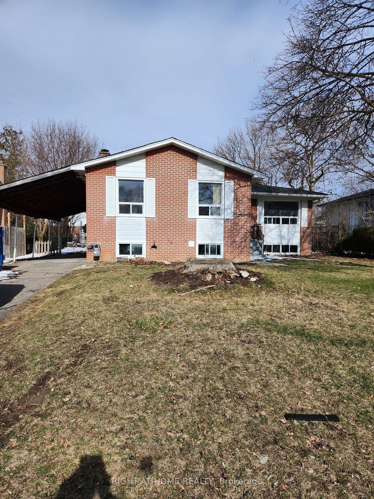4 Stanley Court (Upper), Brampton, ON L6Y 2A9
