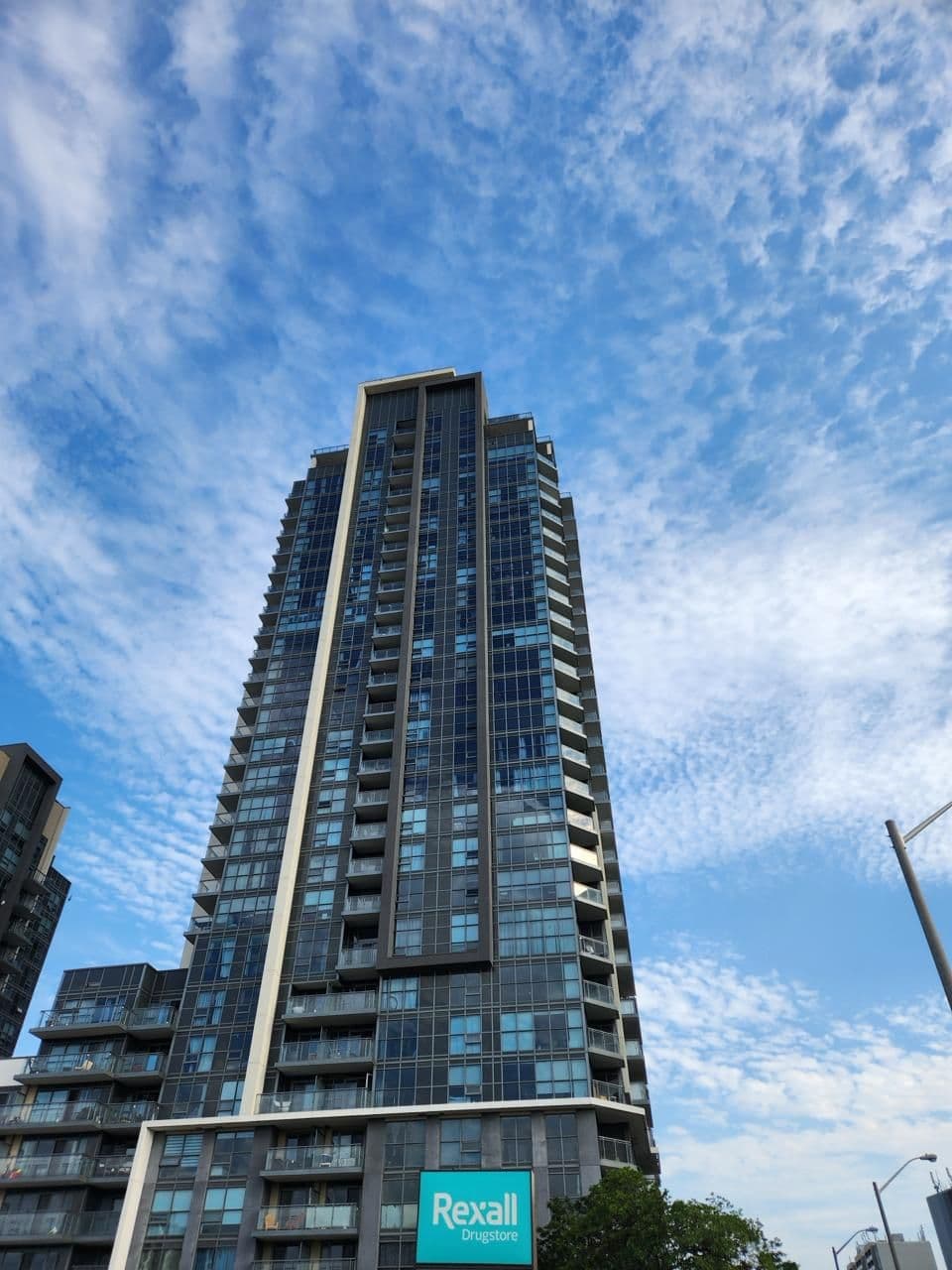 30 Meadowglen Place 2605, Toronto E09, ON M1G 0A6