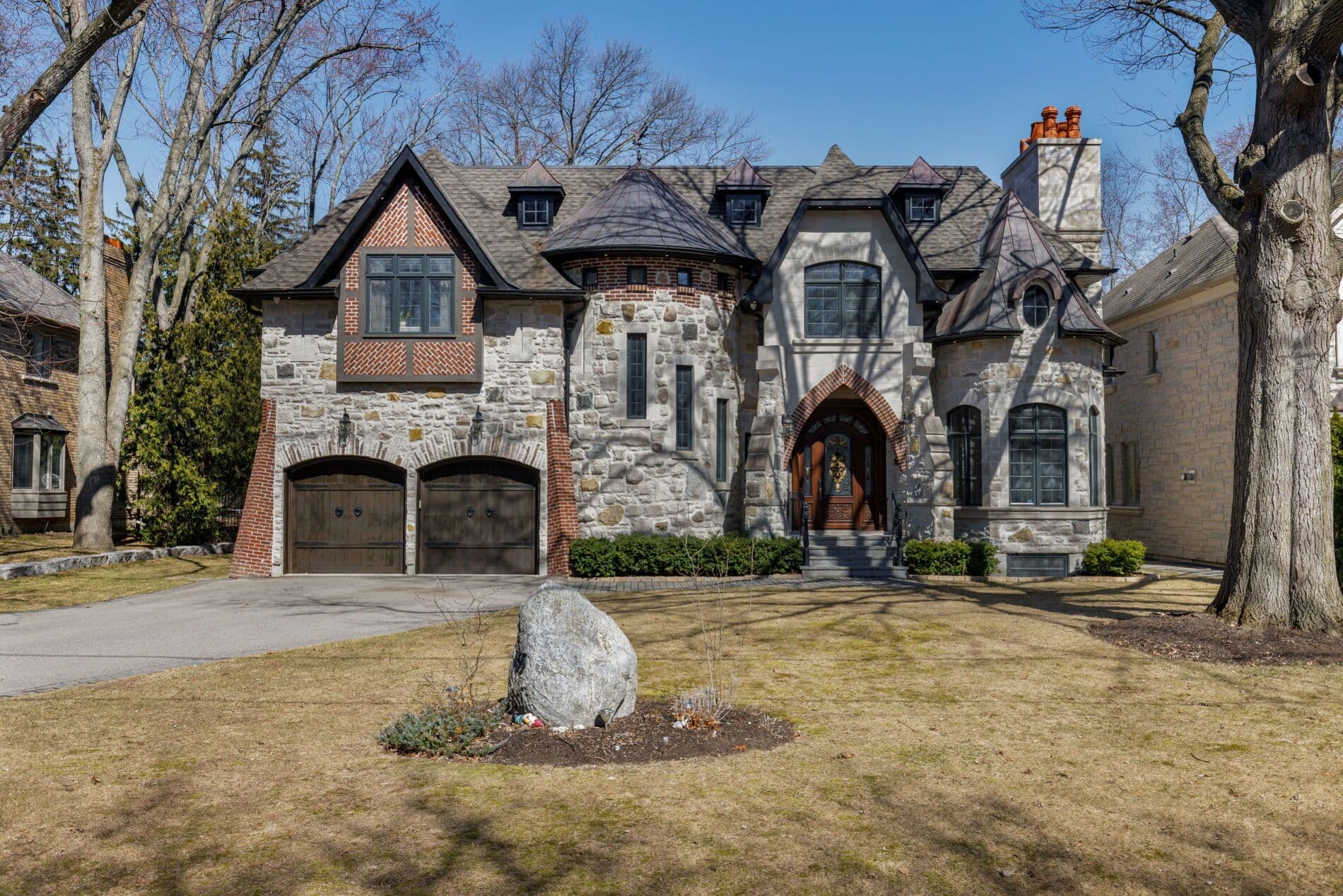 1165 Garden Road, Mississauga, ON L5H 3J5