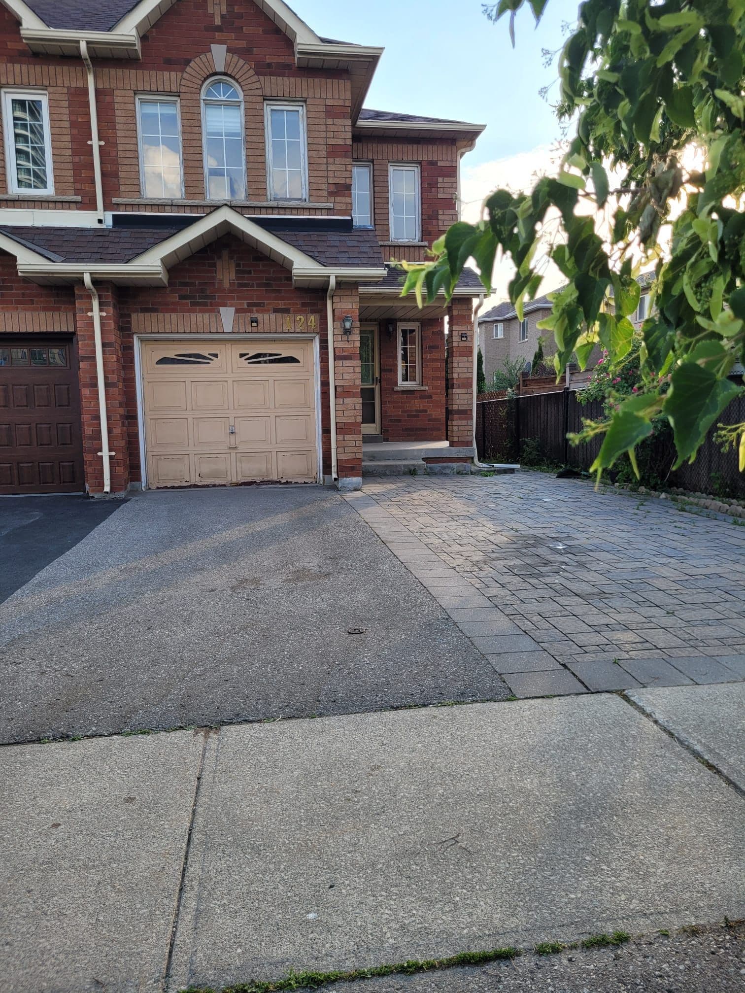 124 Lindenshire Avenue Upper, Vaughan, ON L6A 2N5