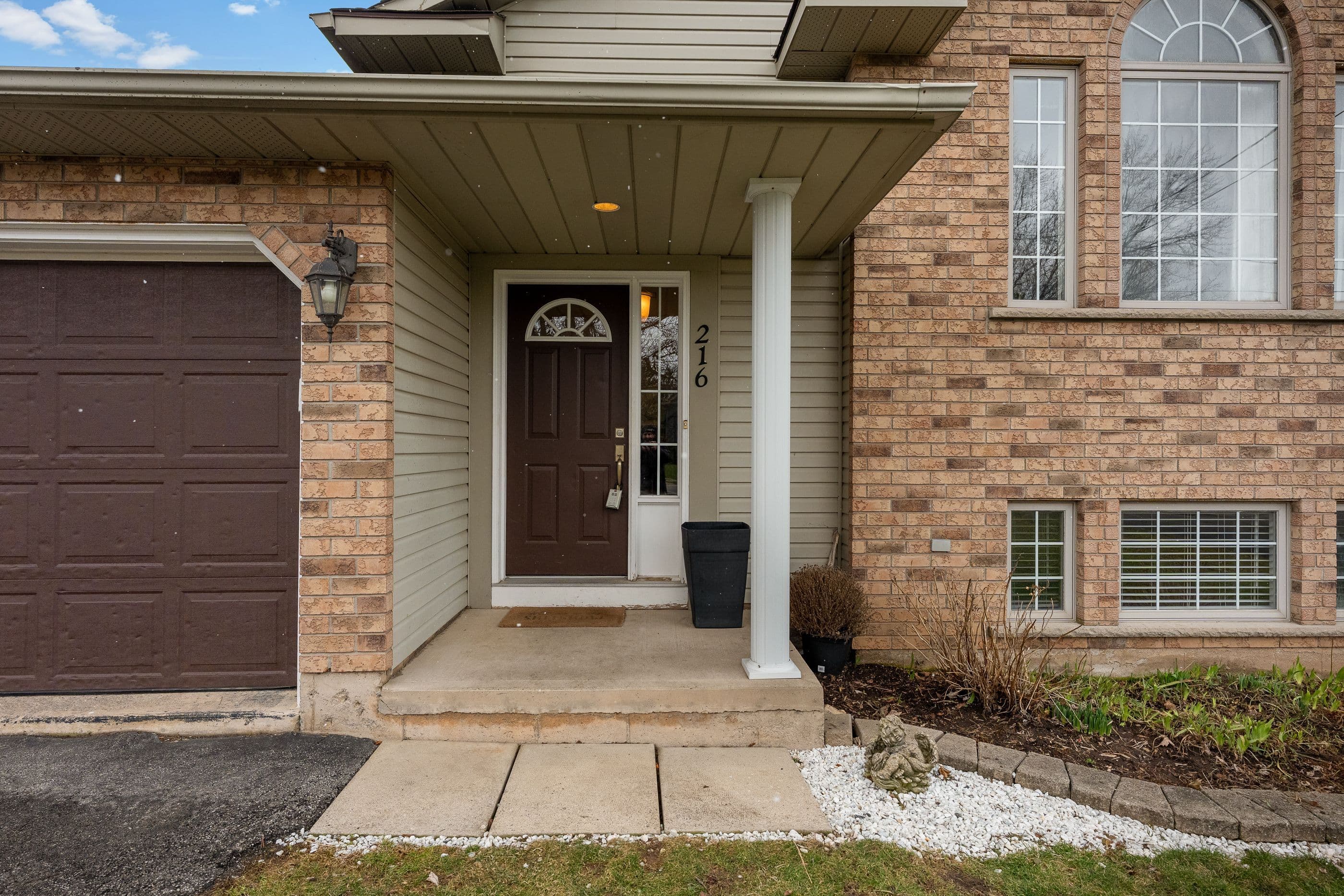 216 Ridge Road S, Fort Erie, ON L0S 1B0