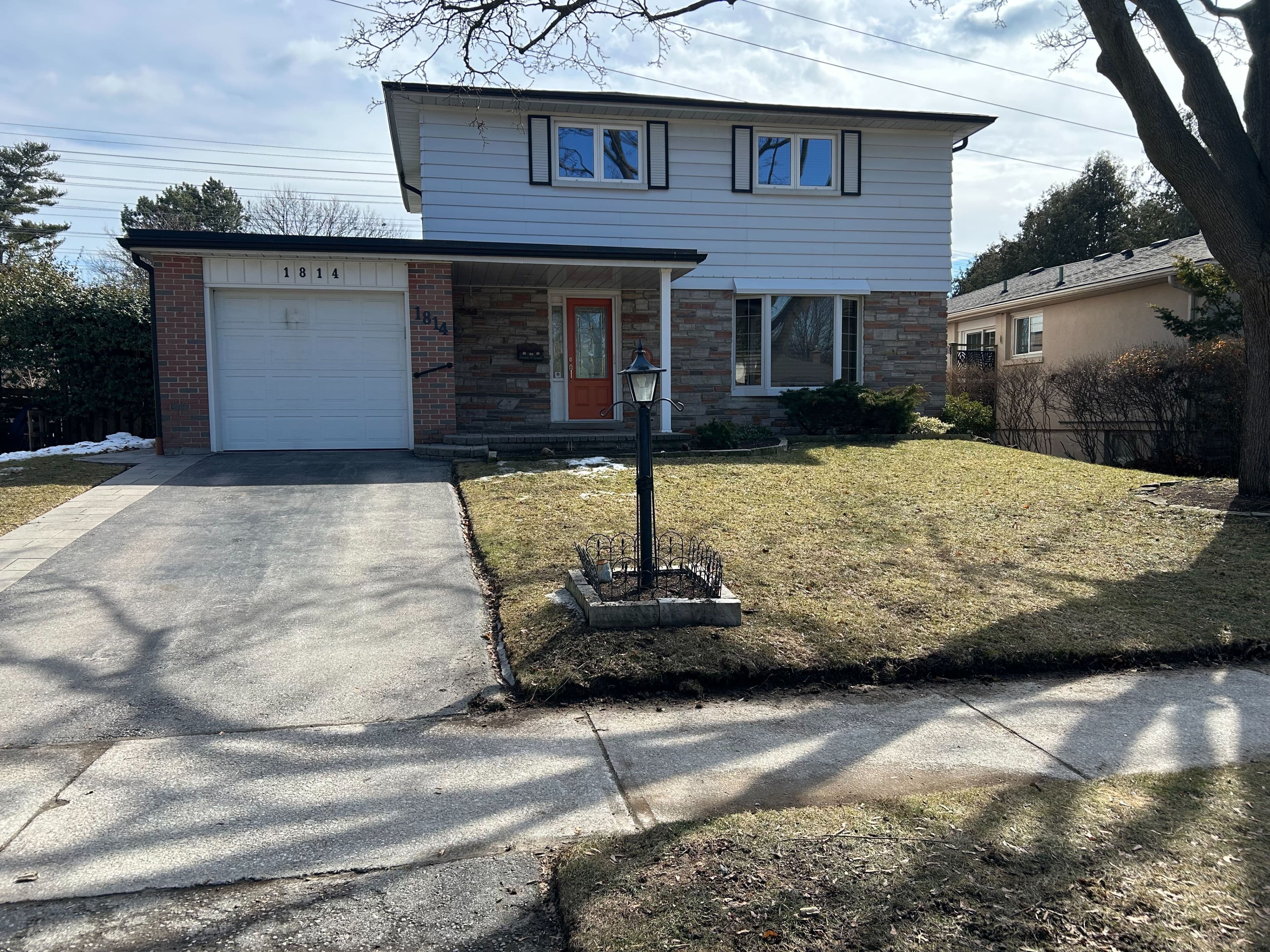 1814 Barsuda Drive, Mississauga, ON L5J 1V4