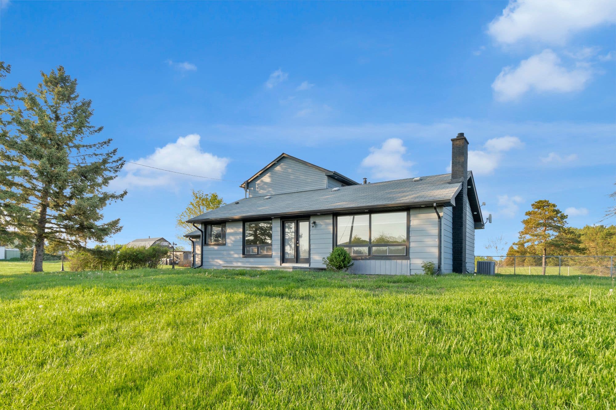 16045 Hurontario Street, Caledon, ON L7C 2E5