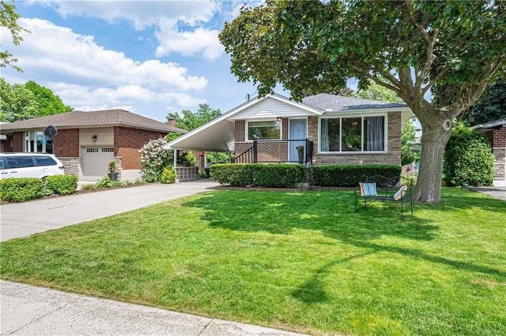 118 Briarwood Crescent, Hamilton, ON L9C 4C4