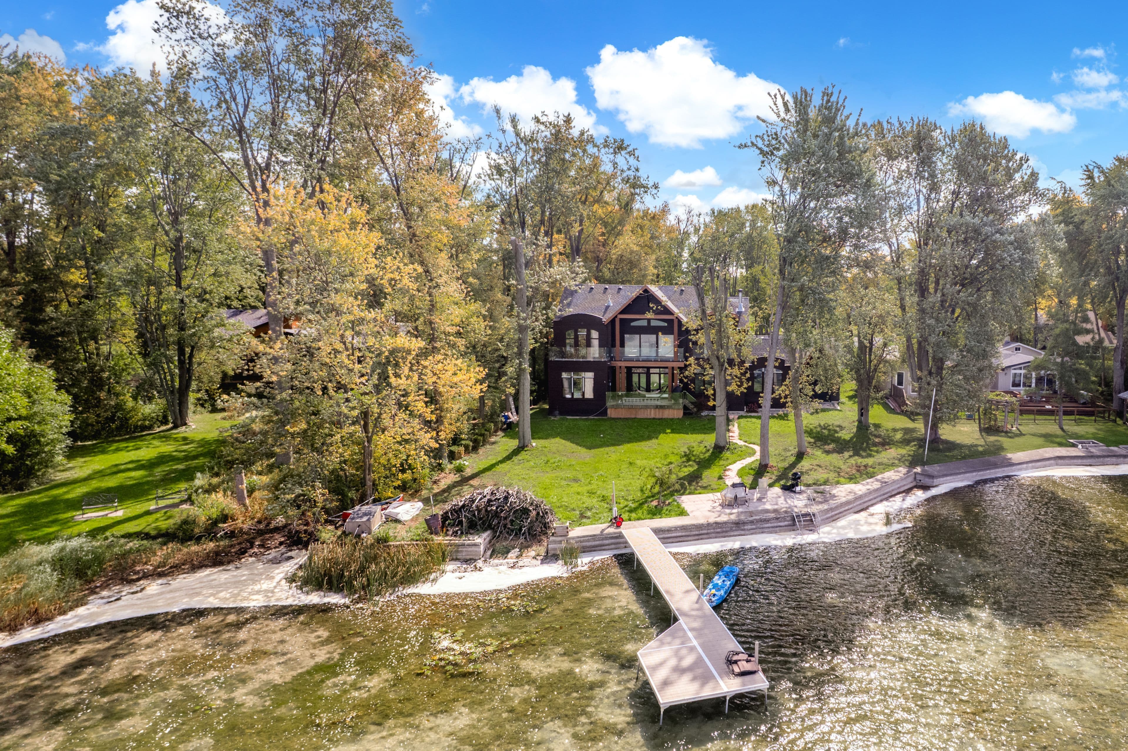 178 Moores Beach Road, Georgina, ON L0E 1N0