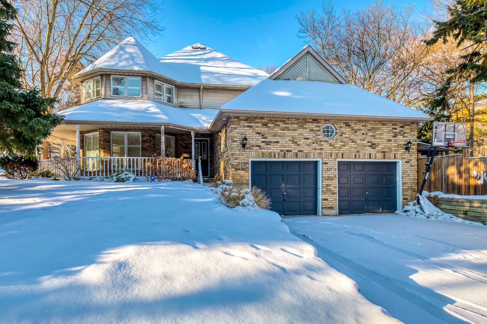427 CAIRNCROFT Road, Oakville, ON L6V 4N1