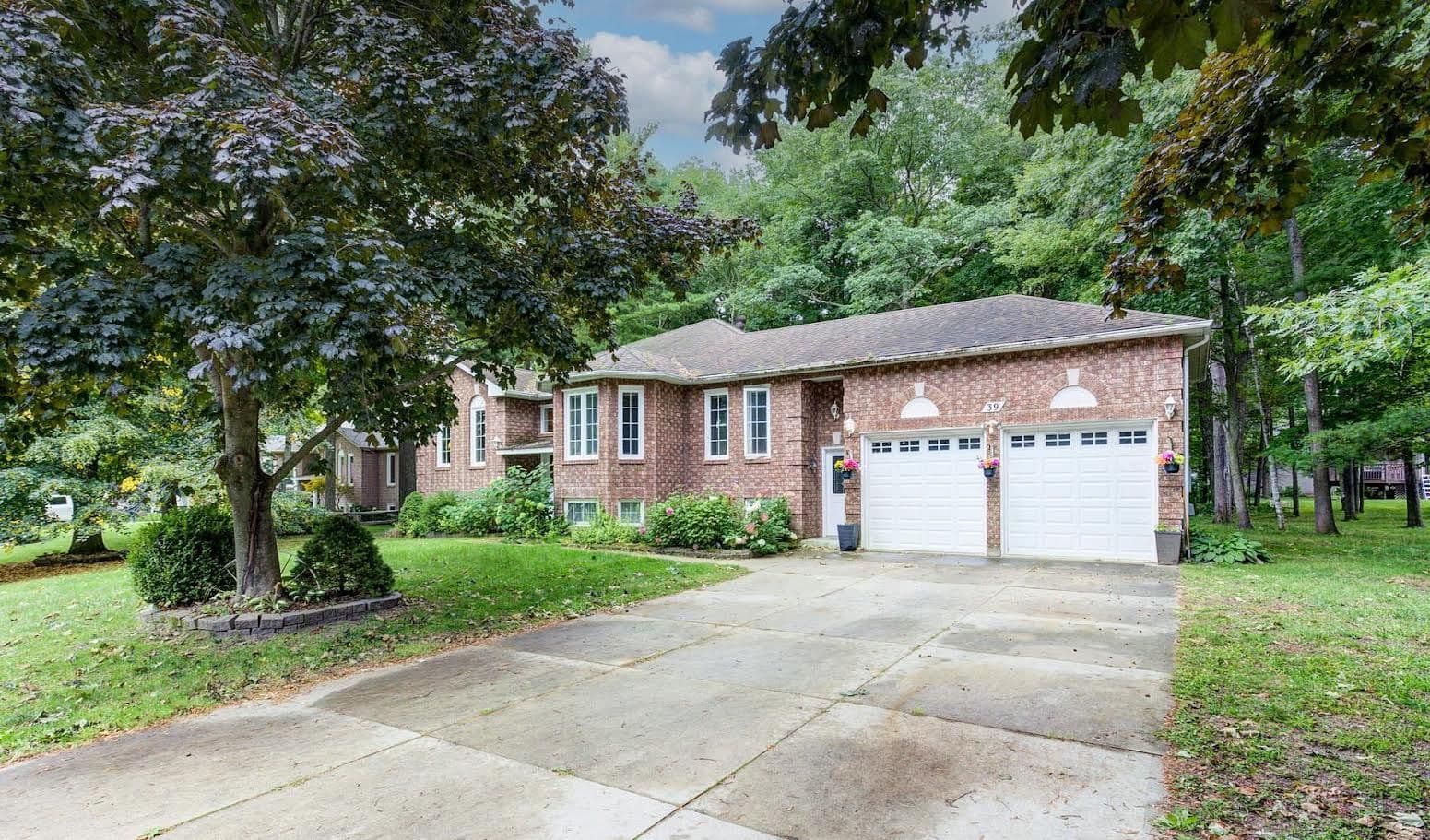 39 Downer Crescent, Wasaga Beach, ON L9Z 1C3