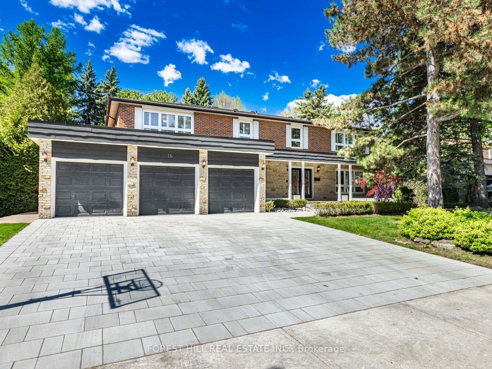 16 Sagewood Drive, Toronto C13, ON M3B 3G5