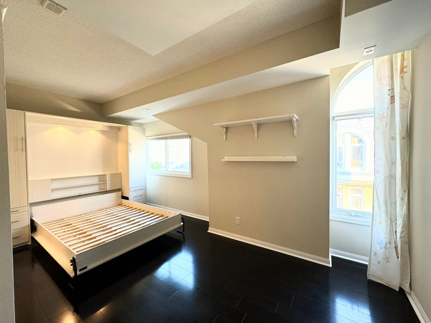 38 Stadium Road 673, Toronto C01, ON M5V 3P4