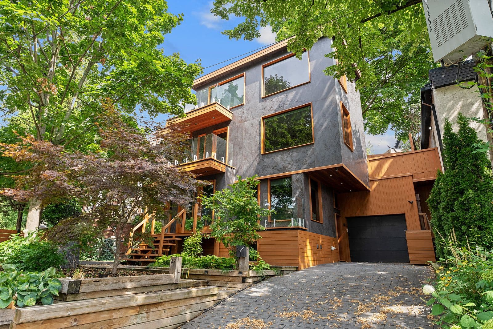 32 Regal Road, Toronto W03, ON M6H 2J7