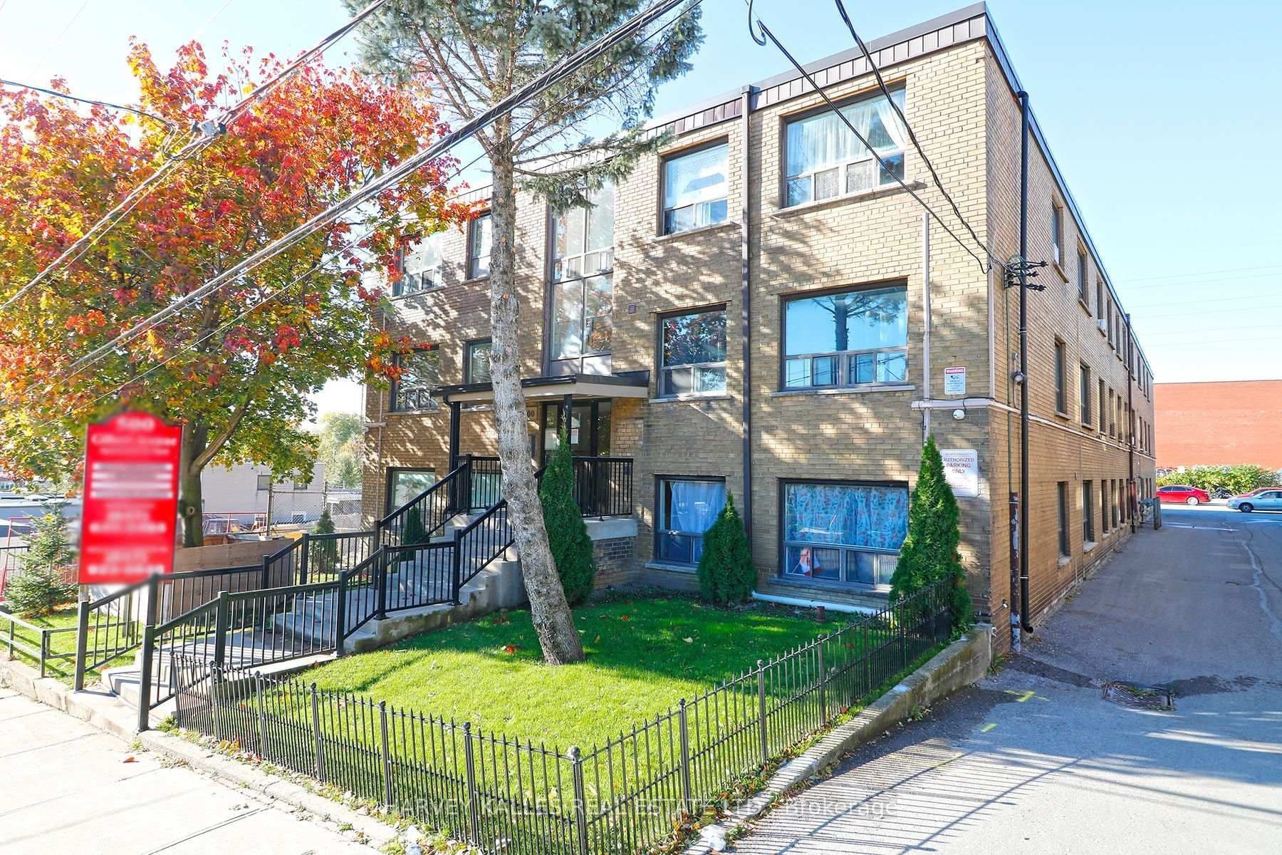 500 Gilbert Avenue 310, Toronto W03, ON M6E 4X5