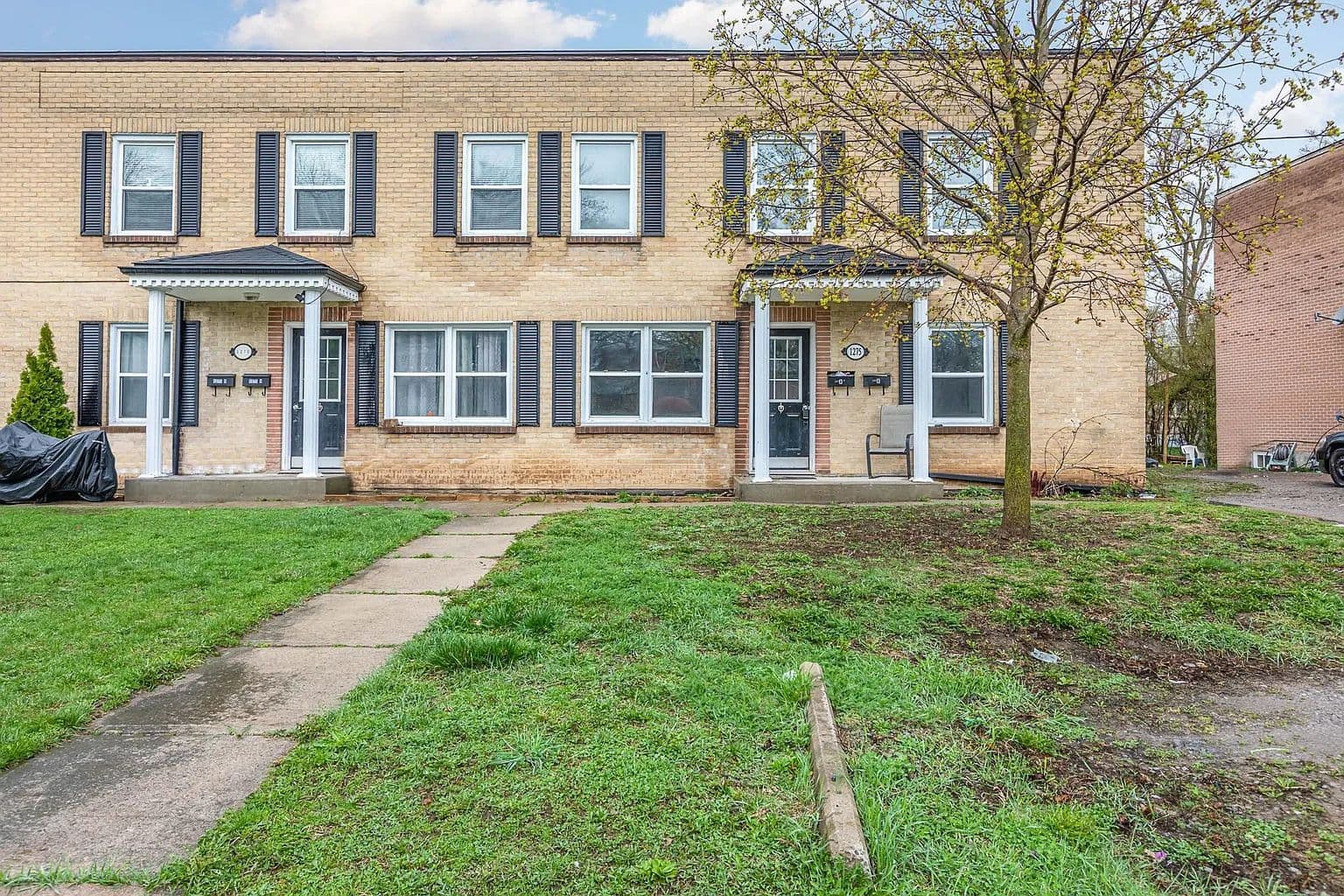 1275 Clonsilla Avenue B, Peterborough, ON K9J 5Z1