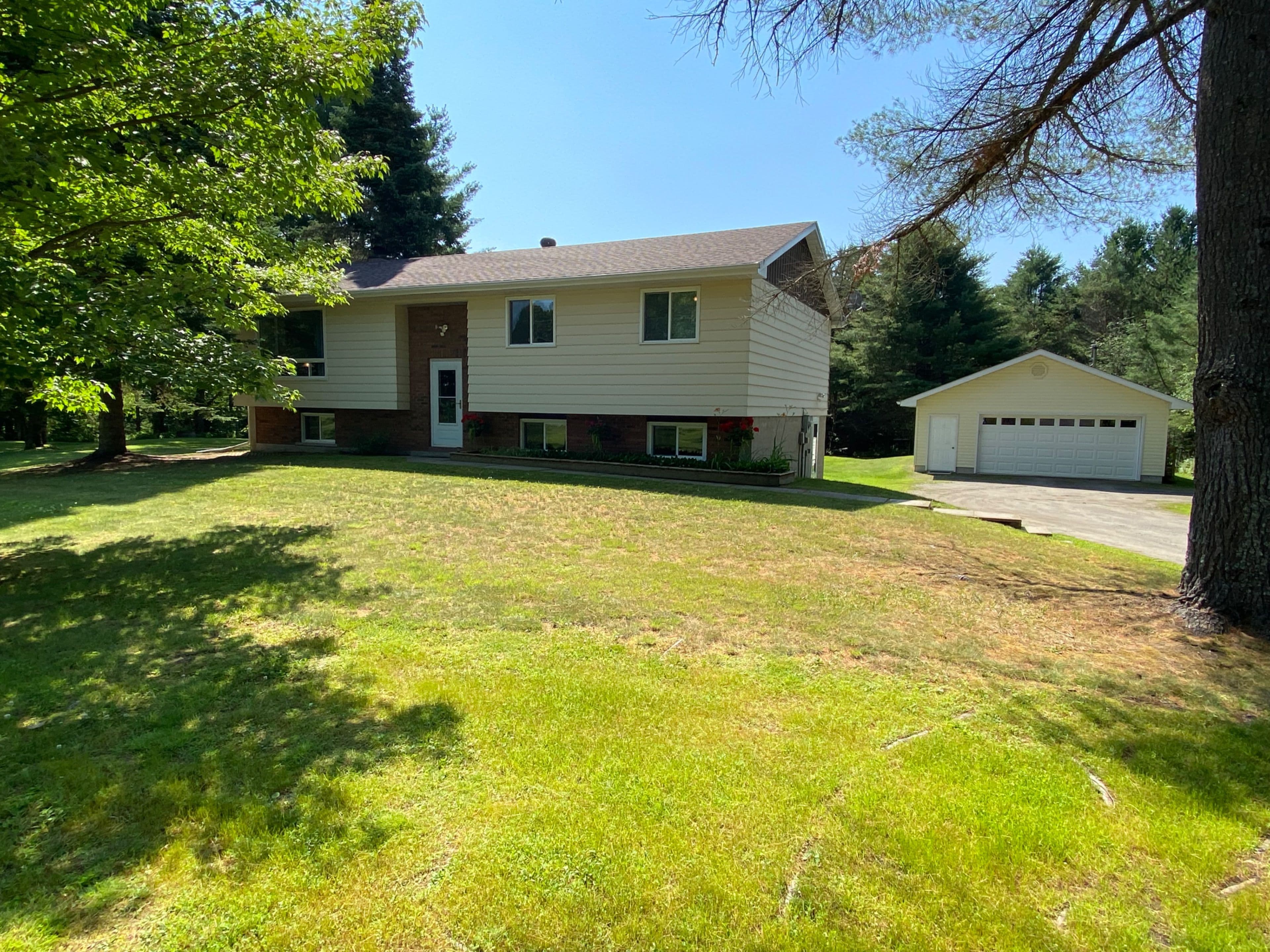 1803 Ravenscliffe Road, Huntsville, ON P1H 2J2