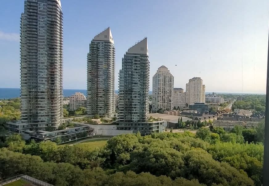 36 Park Lawn Road 1410, Toronto W06, ON M8Y 0C1