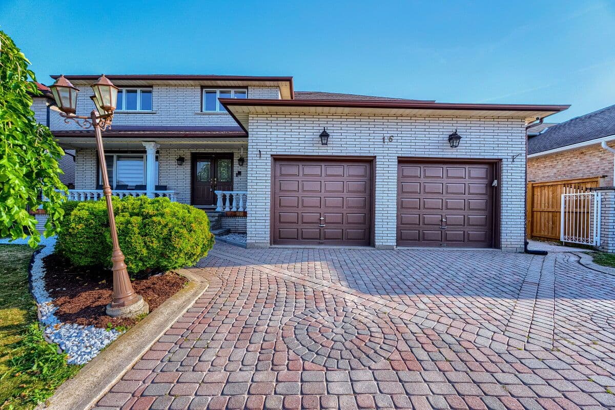 16 Vogue Court, Hamilton, ON L8E 4T3