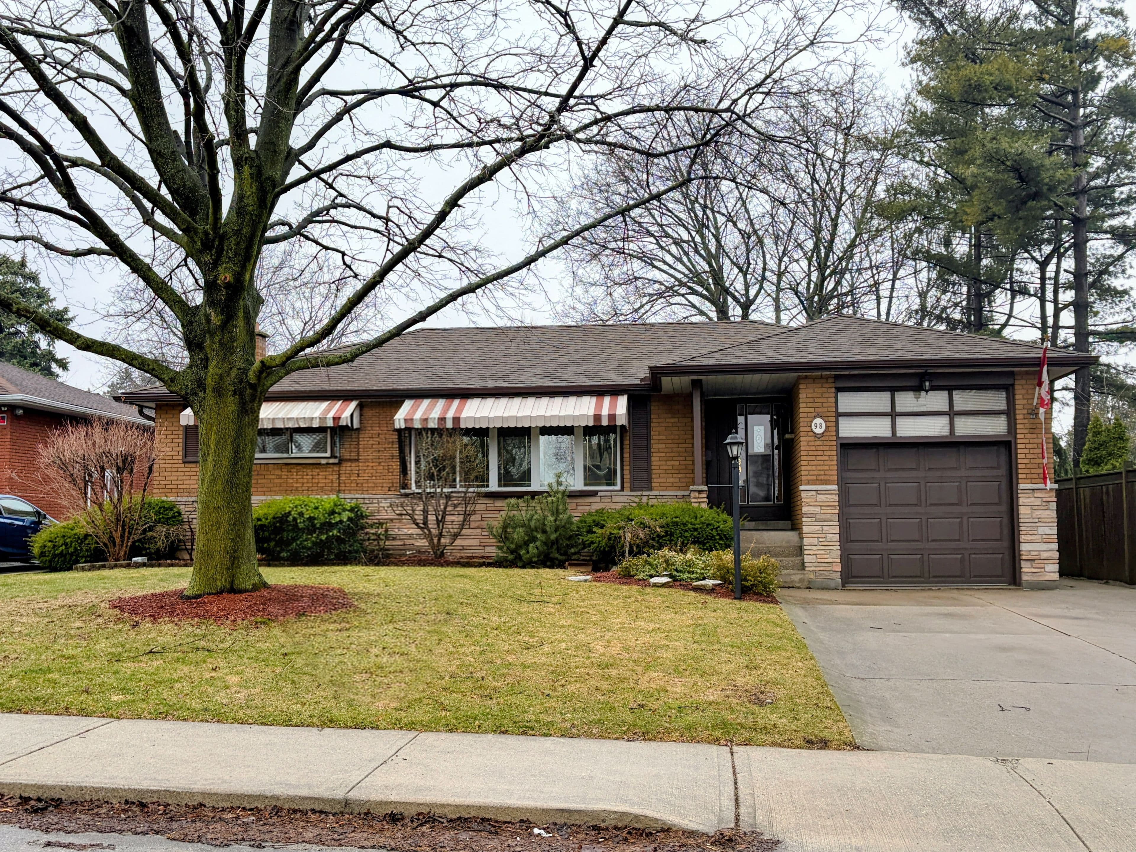 98 Laurier Avenue, Hamilton, ON L9C 3S4