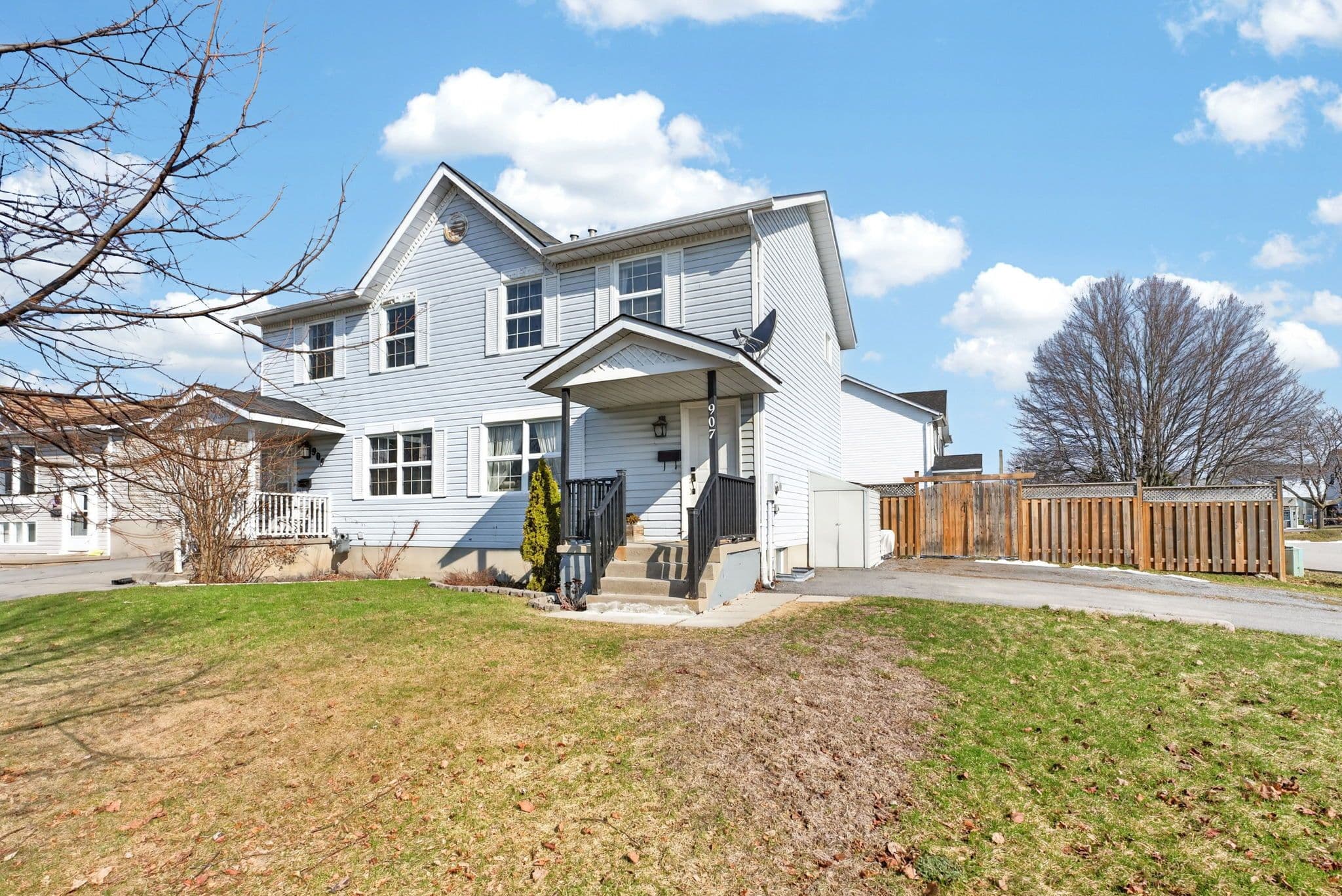 907 Warburton Crescent, Kingston, ON K7M 8L3