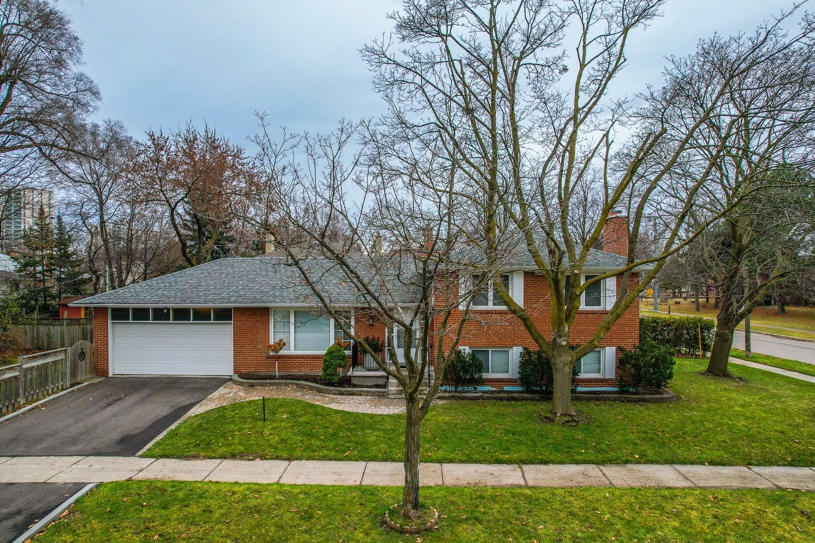 25 Karen Road Upper, Toronto C13, ON M3A 3L5