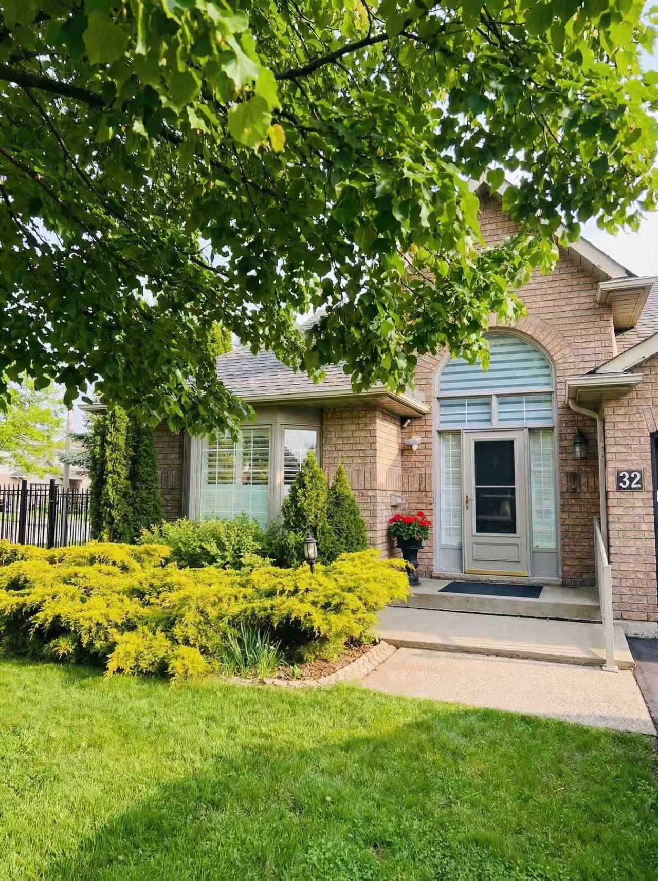 32 RED HAVEN Drive, Grimsby, ON L3M 5J7