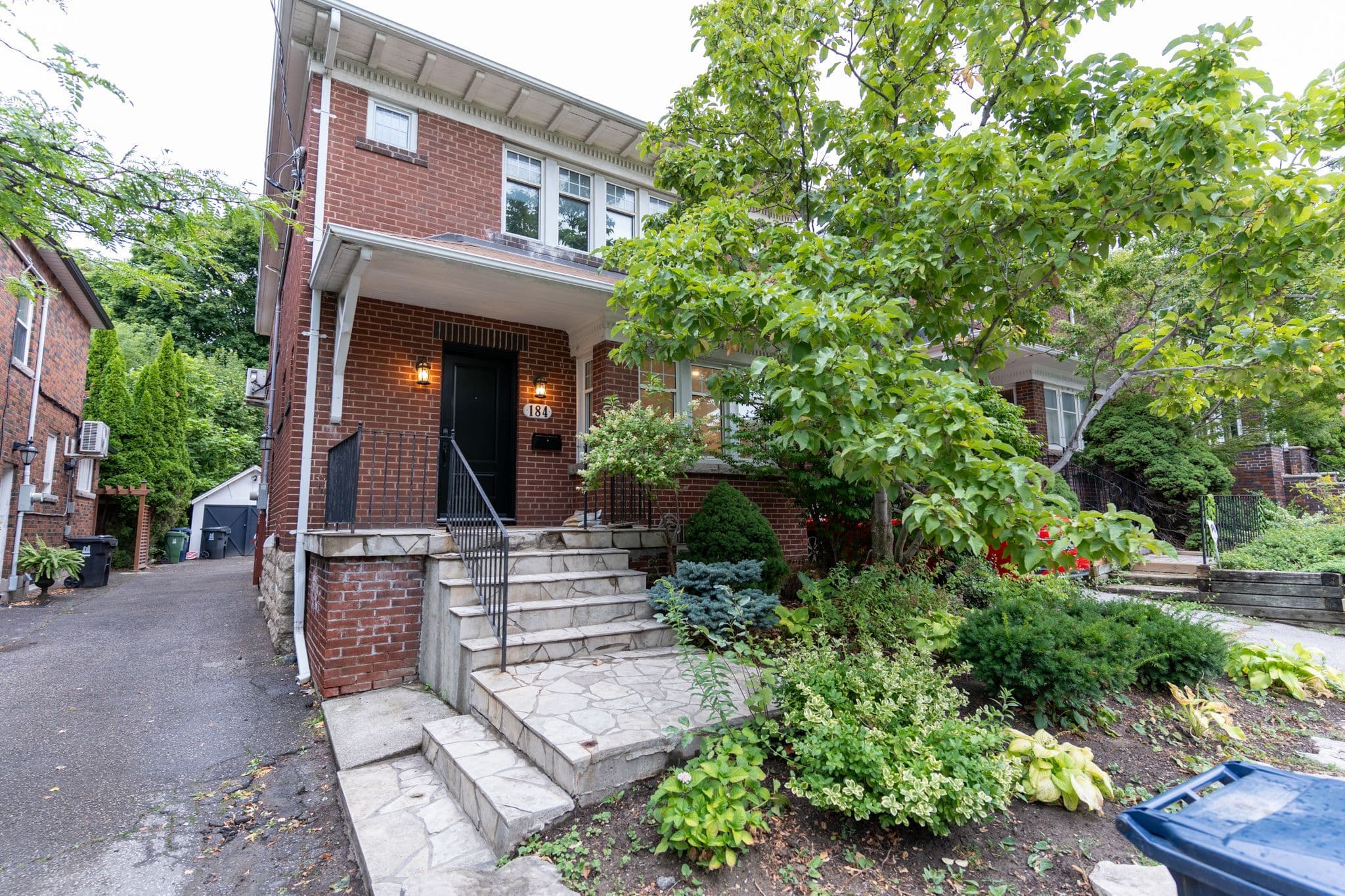 184 Lawrence Avenue E, Toronto C04, ON M4N 1T1