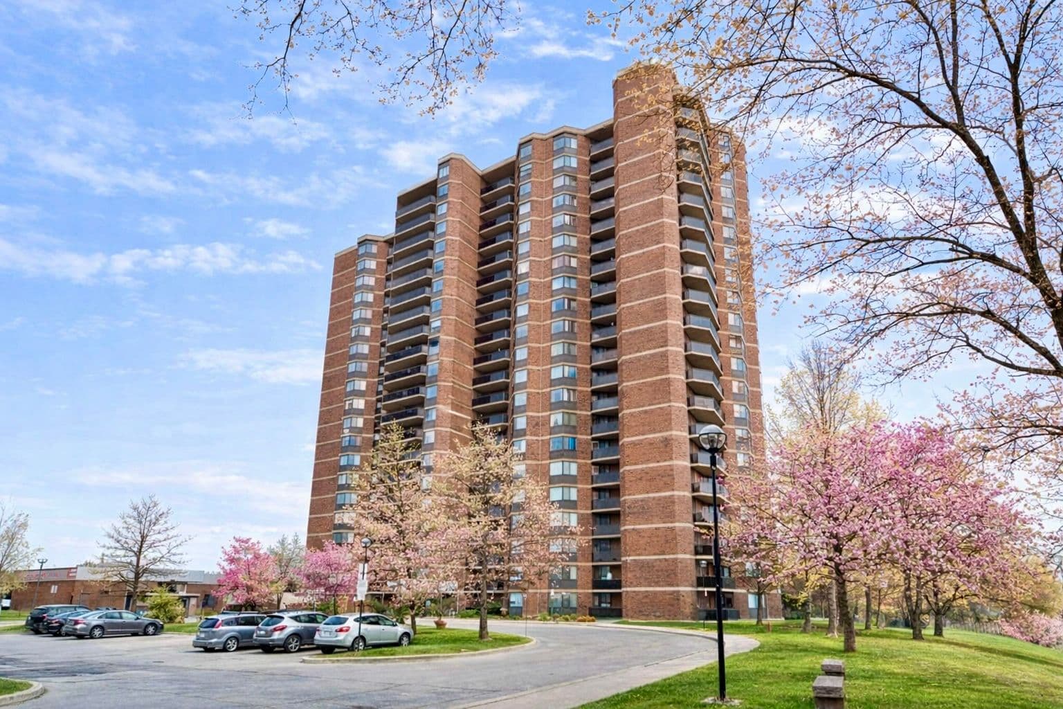 234 Albion Road 1907, Toronto W10, ON M9W 6A5