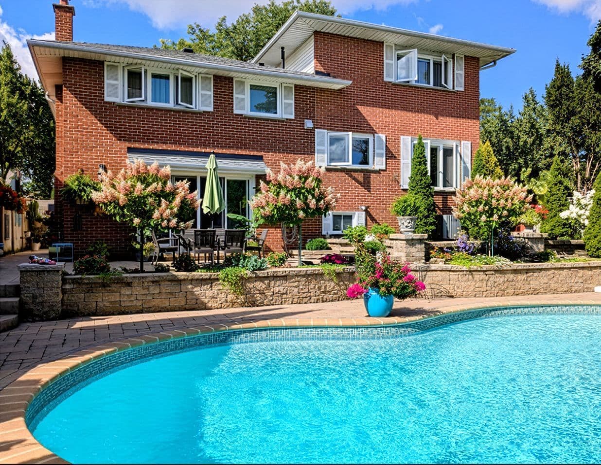 3532 Pinesmoke Crescent, Mississauga, ON L4Y 3L3