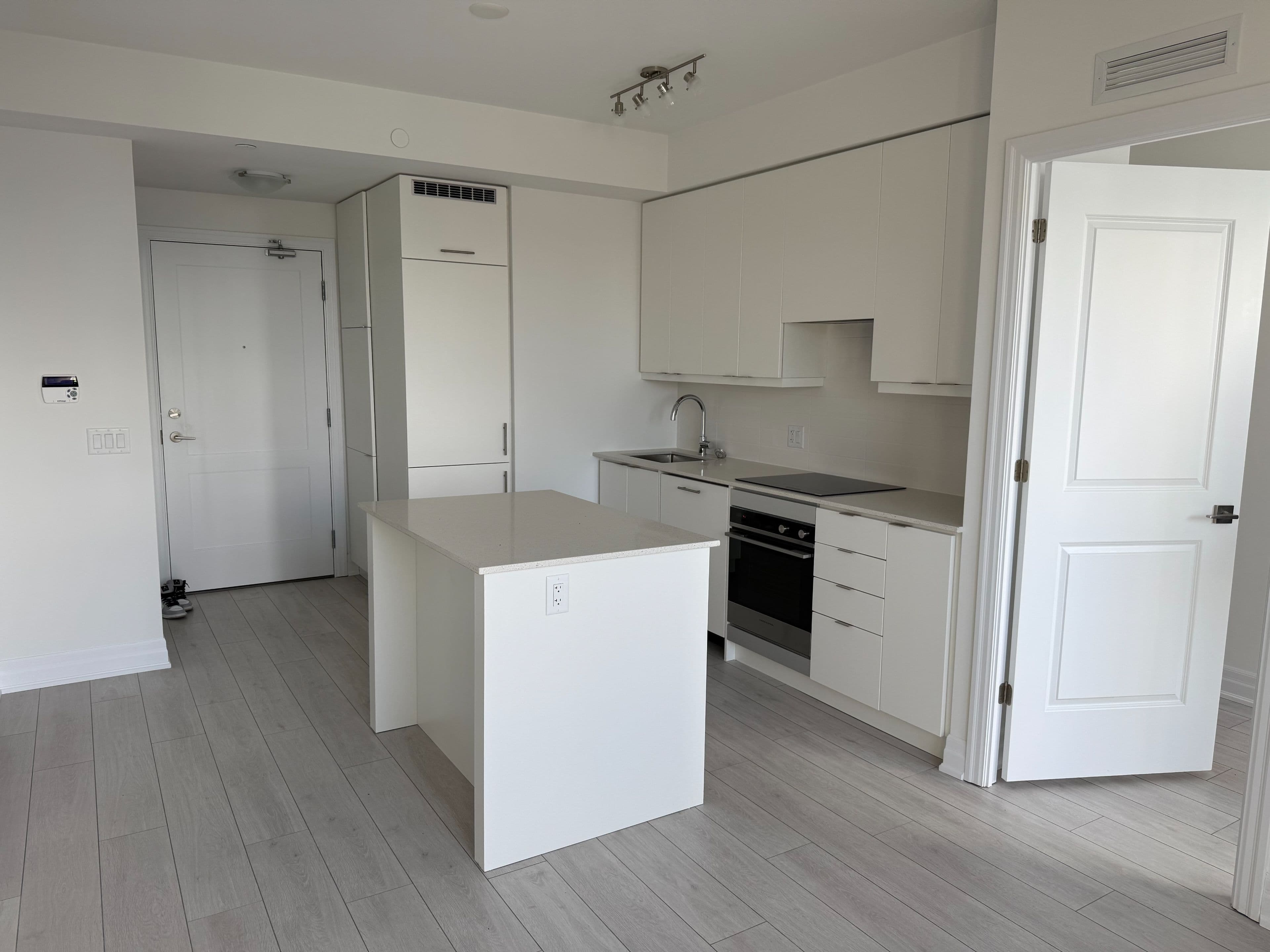 30 Elm Drive W 2901, Mississauga, ON L5B 0N6