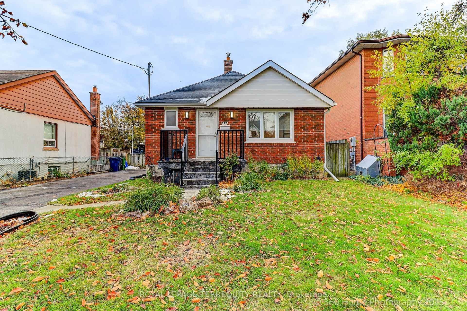 27 John Best Avenue, Toronto W04, ON M9N 1C4