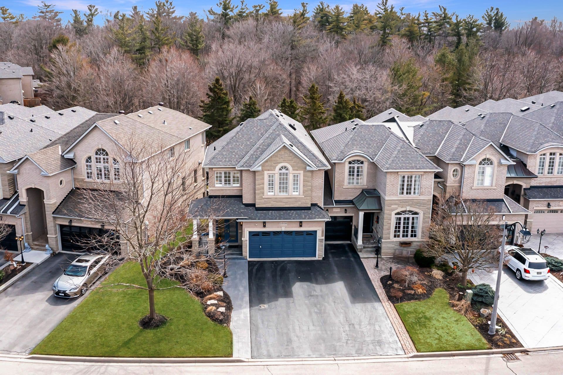 2328 Woodfield Road, Oakville, ON L6H 6Y6