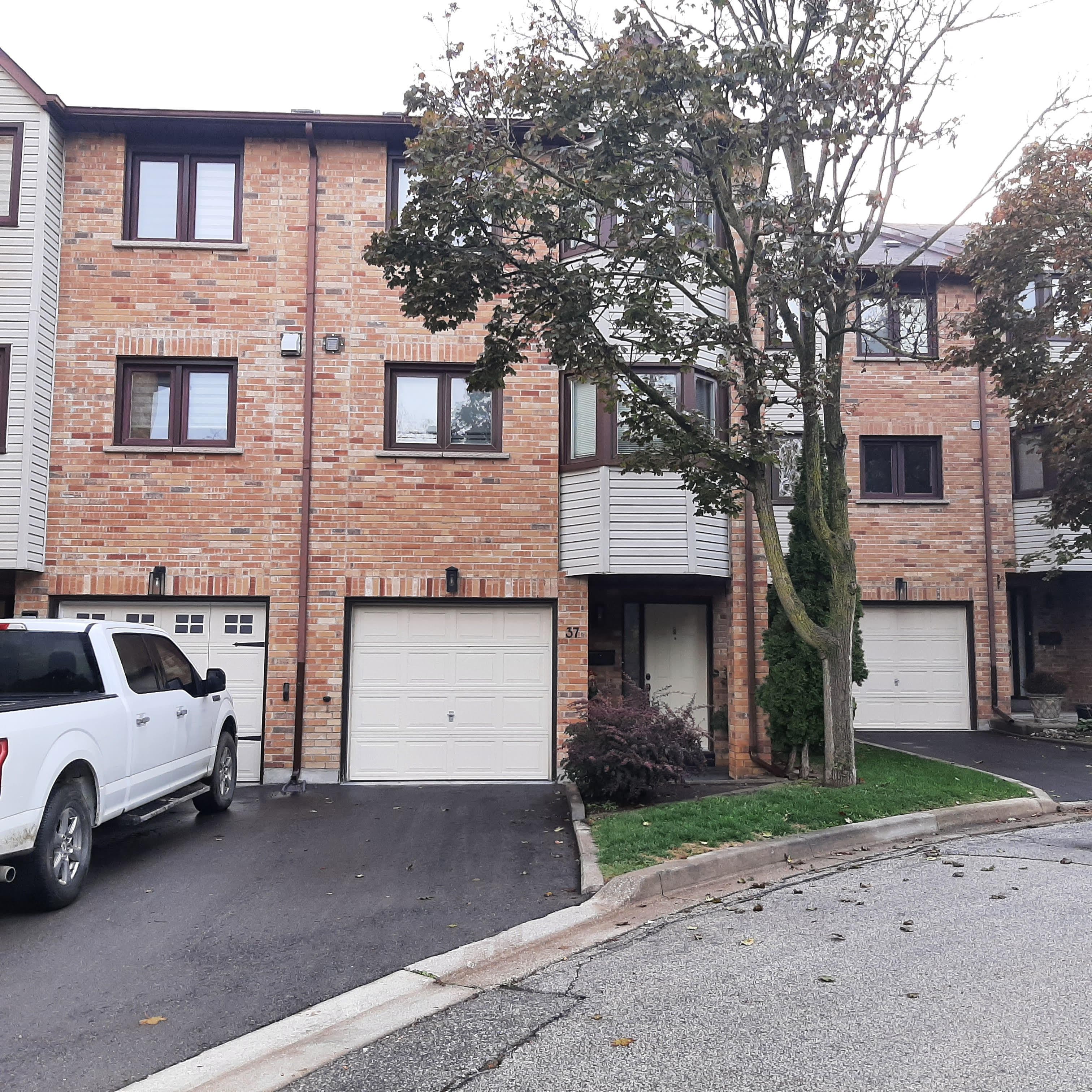 37 Old Firehall Lane 17, Vaughan, ON L4L 8W3