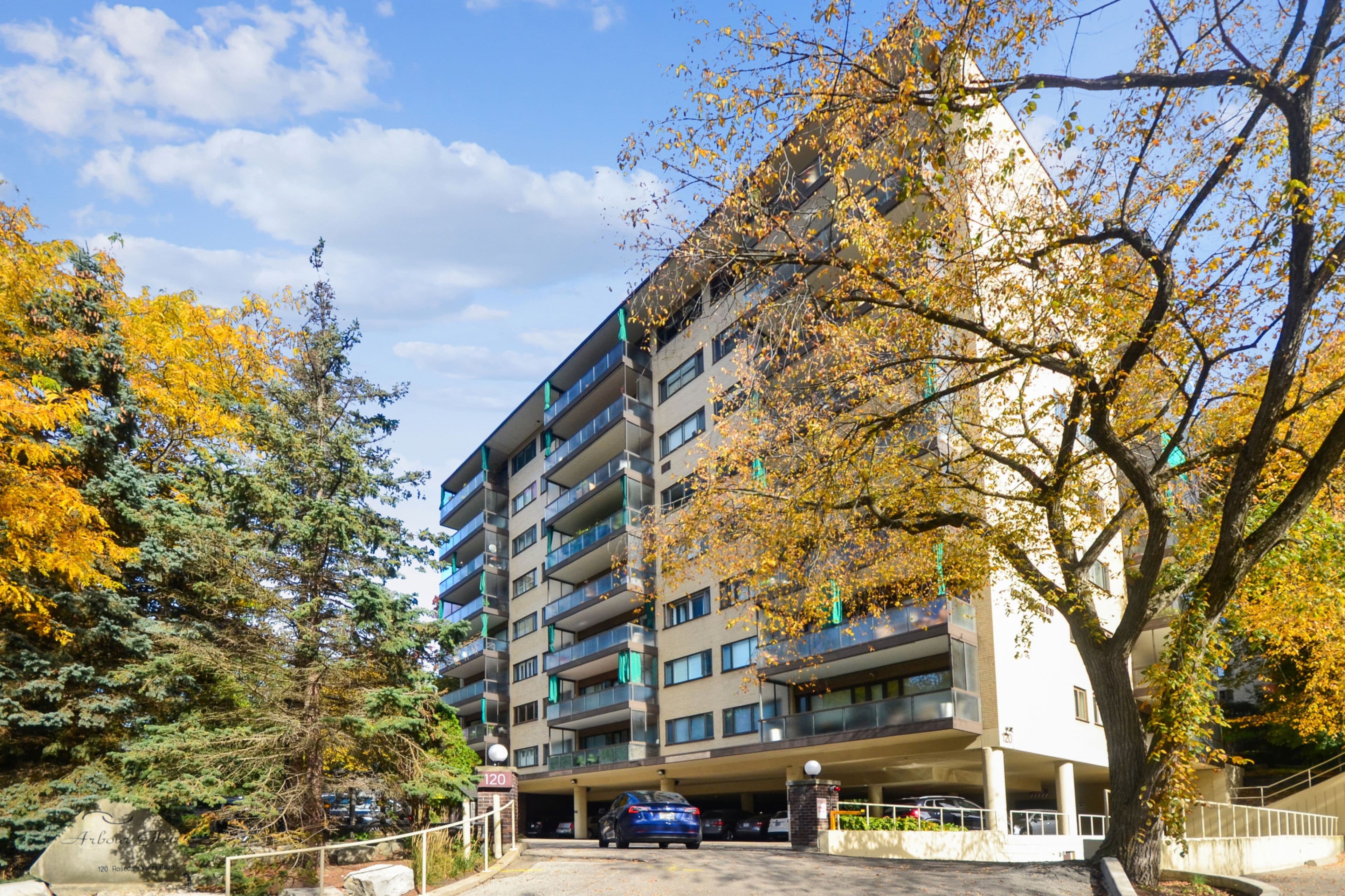 120 Rosedale Valley Road 512, Toronto C09, ON M4W 1P8