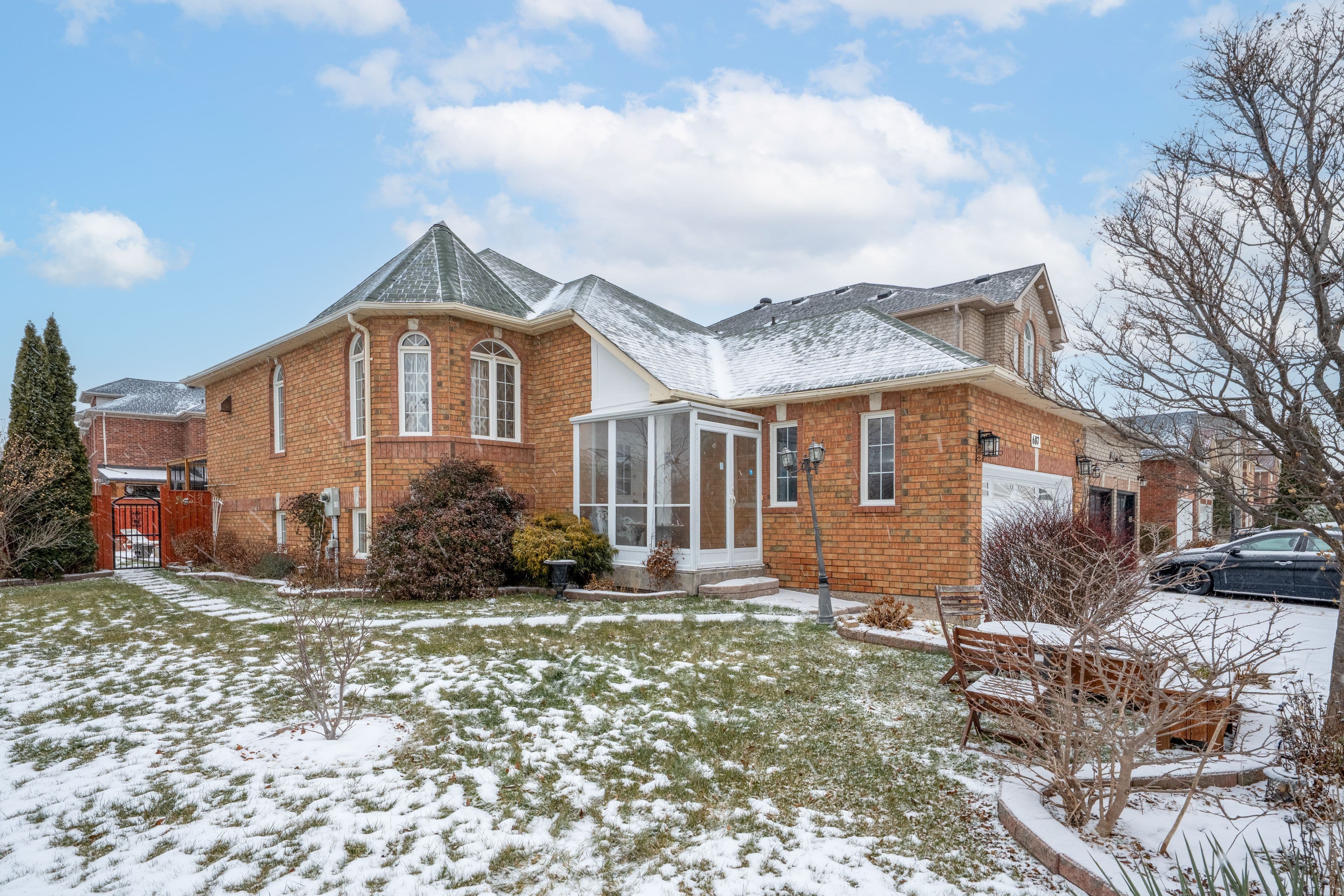 687 Twain Avenue, Mississauga, ON L5W 1K7