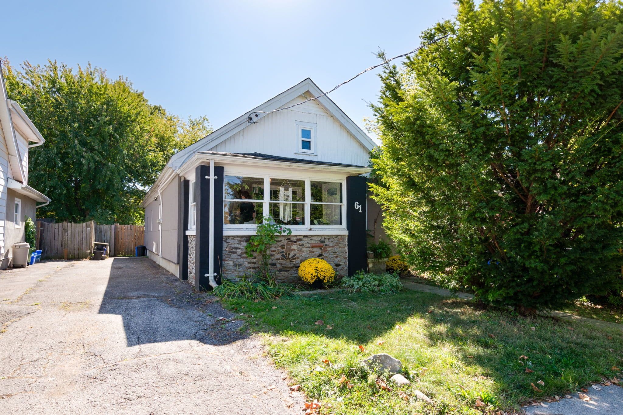 61 Briscoe Street W, London South, ON N6J 1M4