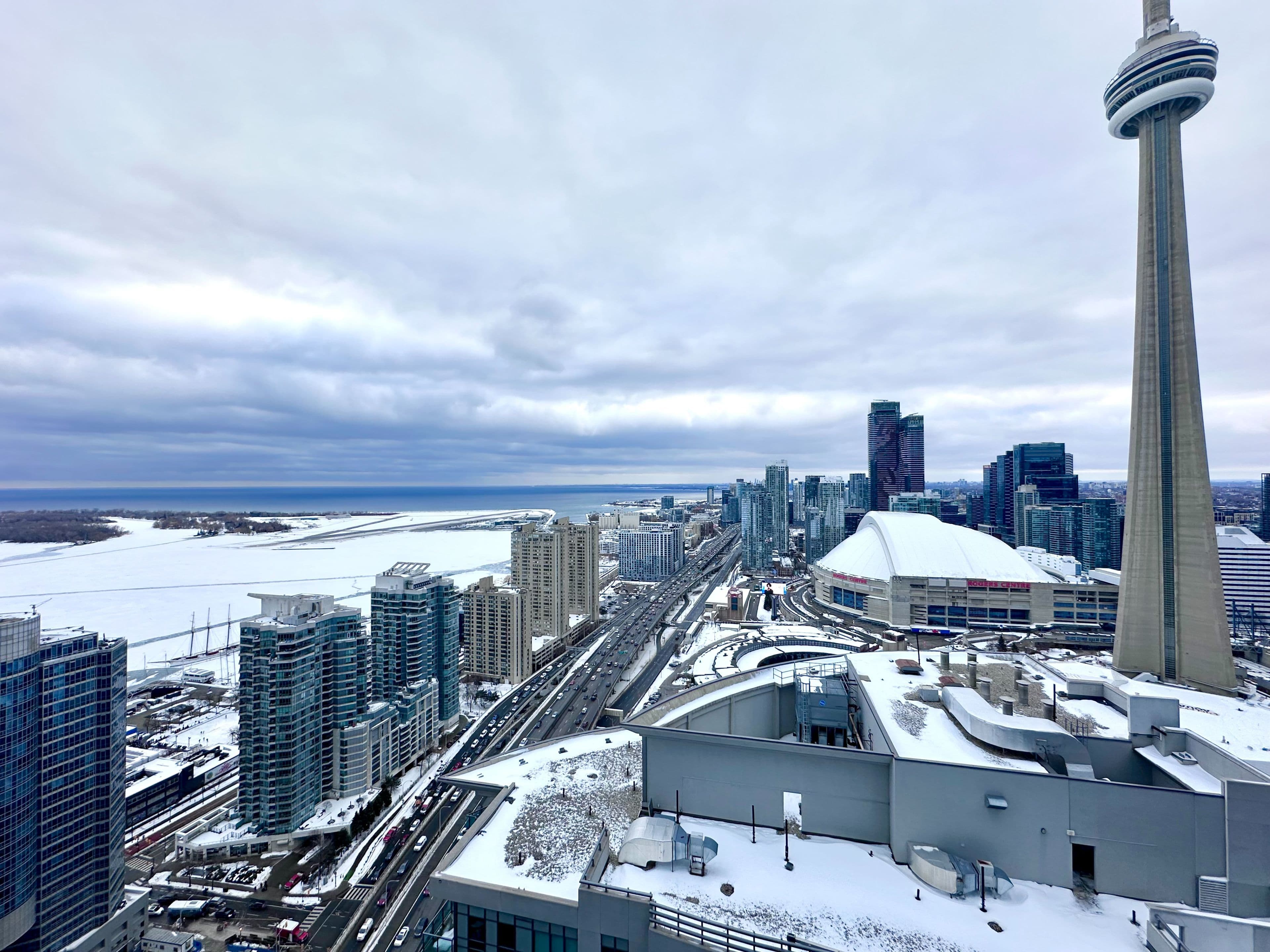 12 York Street 3704, Toronto C01, ON M5J 0A9