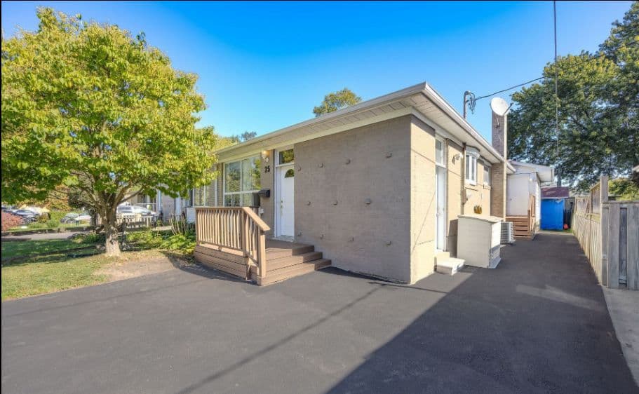 25 Bailey Crescent, Aurora, ON L4G 2B2