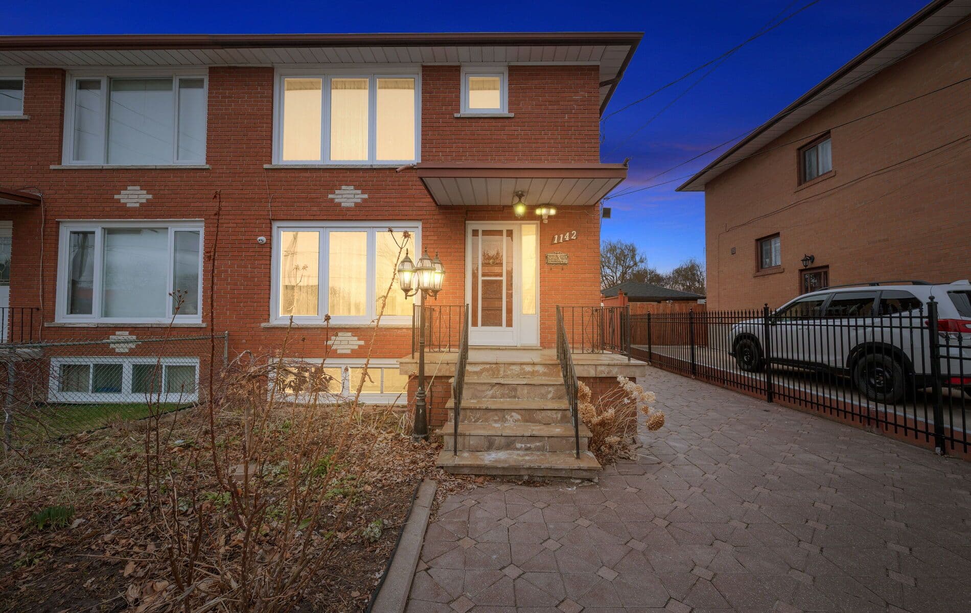 1142 Alexandra Avenue, Mississauga, ON L5E 2A5