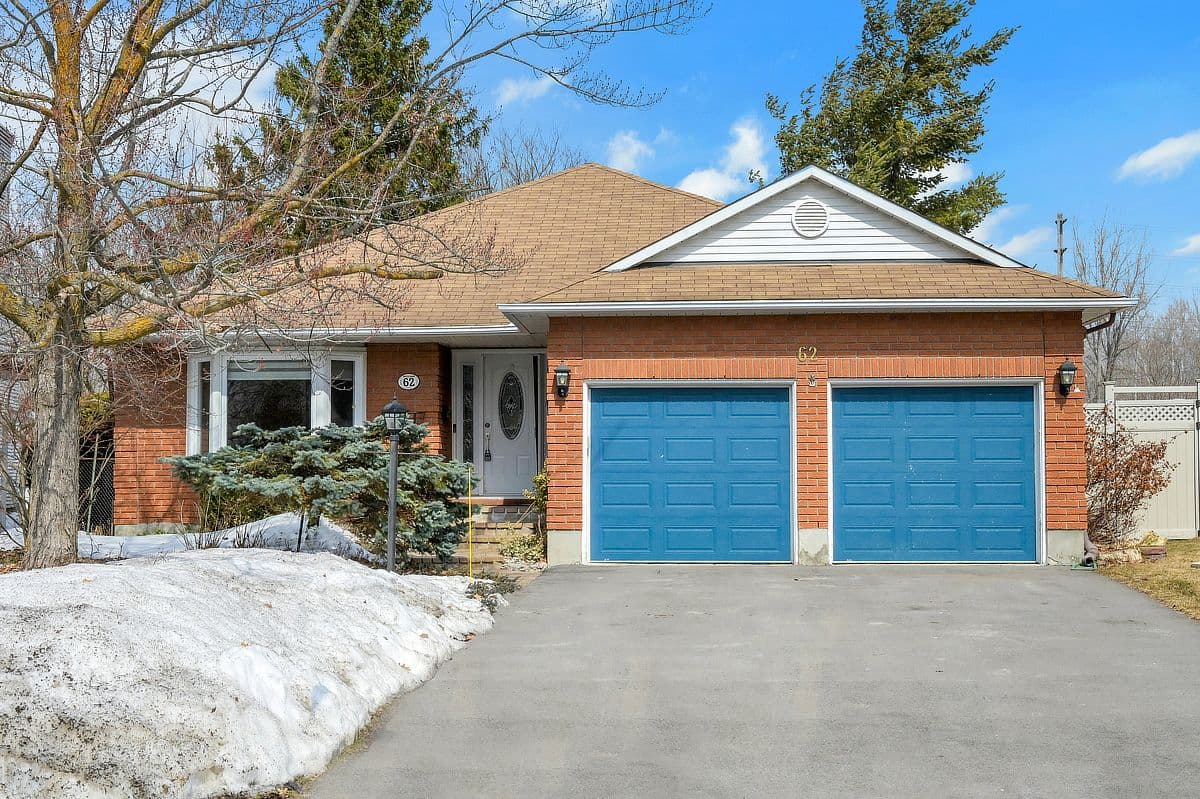 62 Topley Crescent, Hunt Club - South Keys and Area, ON K1G 4M7