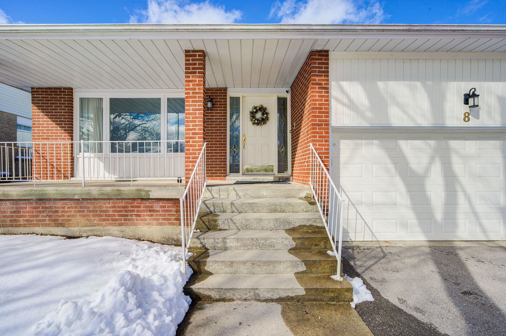8 Hemingway Crescent, Markham, ON L3R 2A4