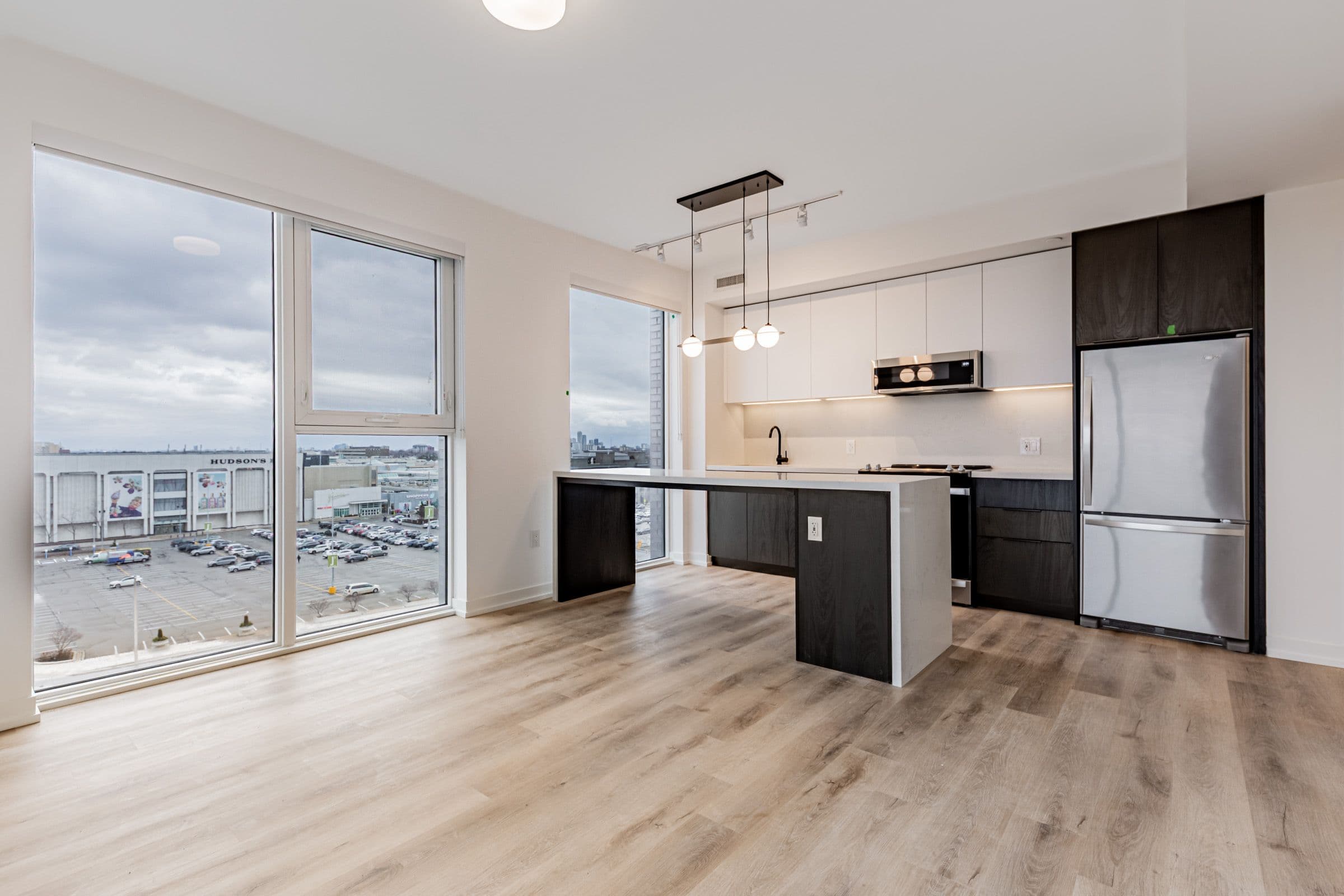 5 York Garden Way 602, Toronto W04, ON M6A 2V1