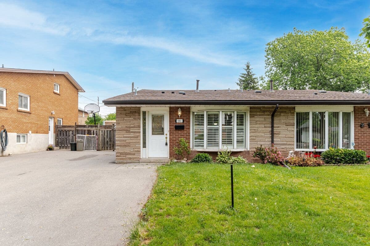 591 Turner Drive 1, Burlington, ON L7L 2W8