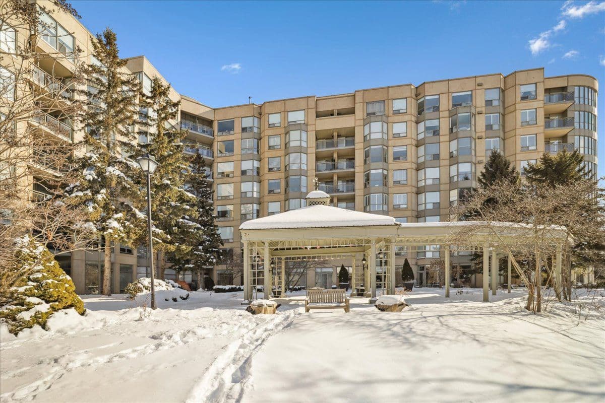 2511 Lakeshore Road W 317, Oakville, ON L6L 6L9