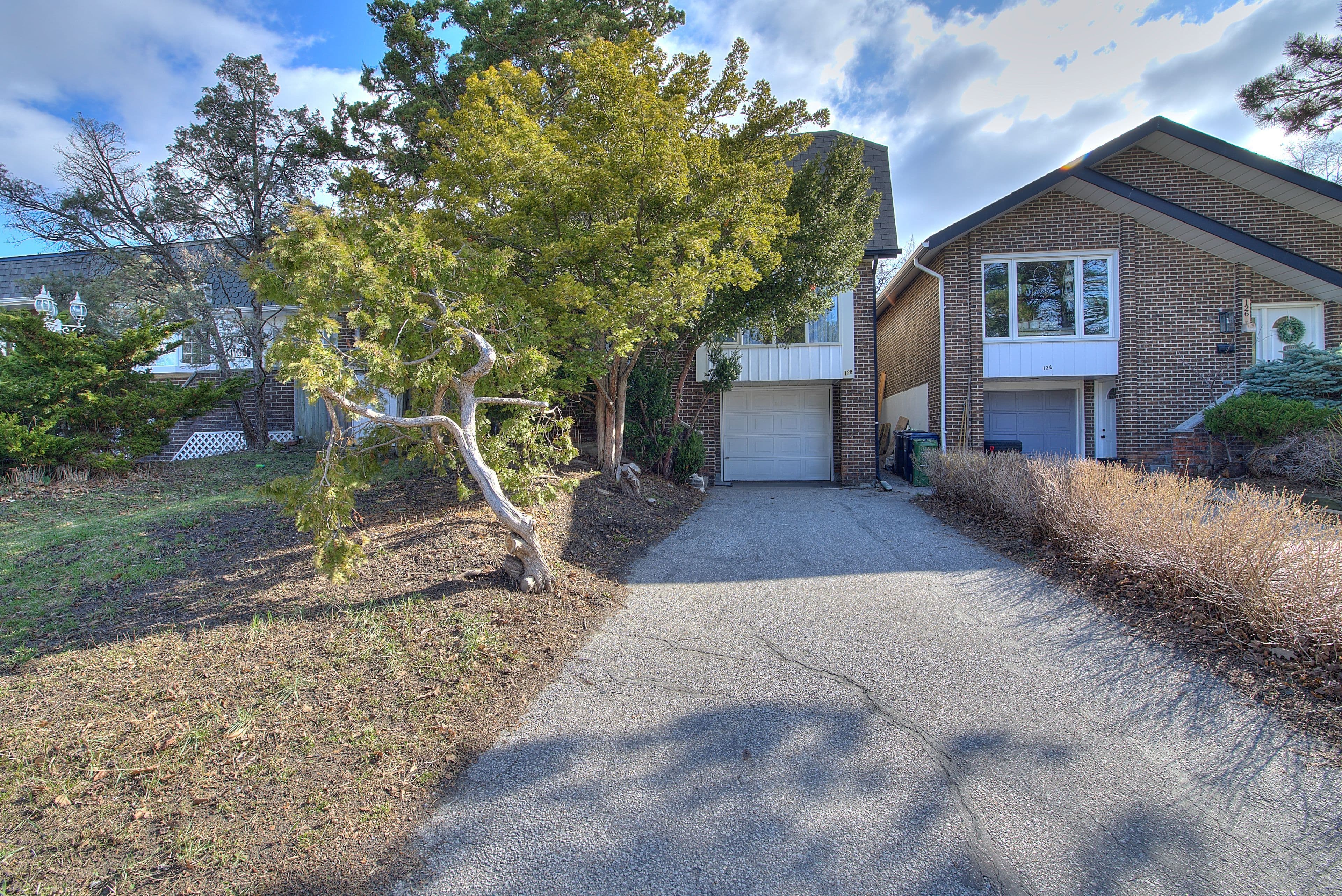 128 Loganberry Crescent Cres, Toronto C15, ON M2H 3H1