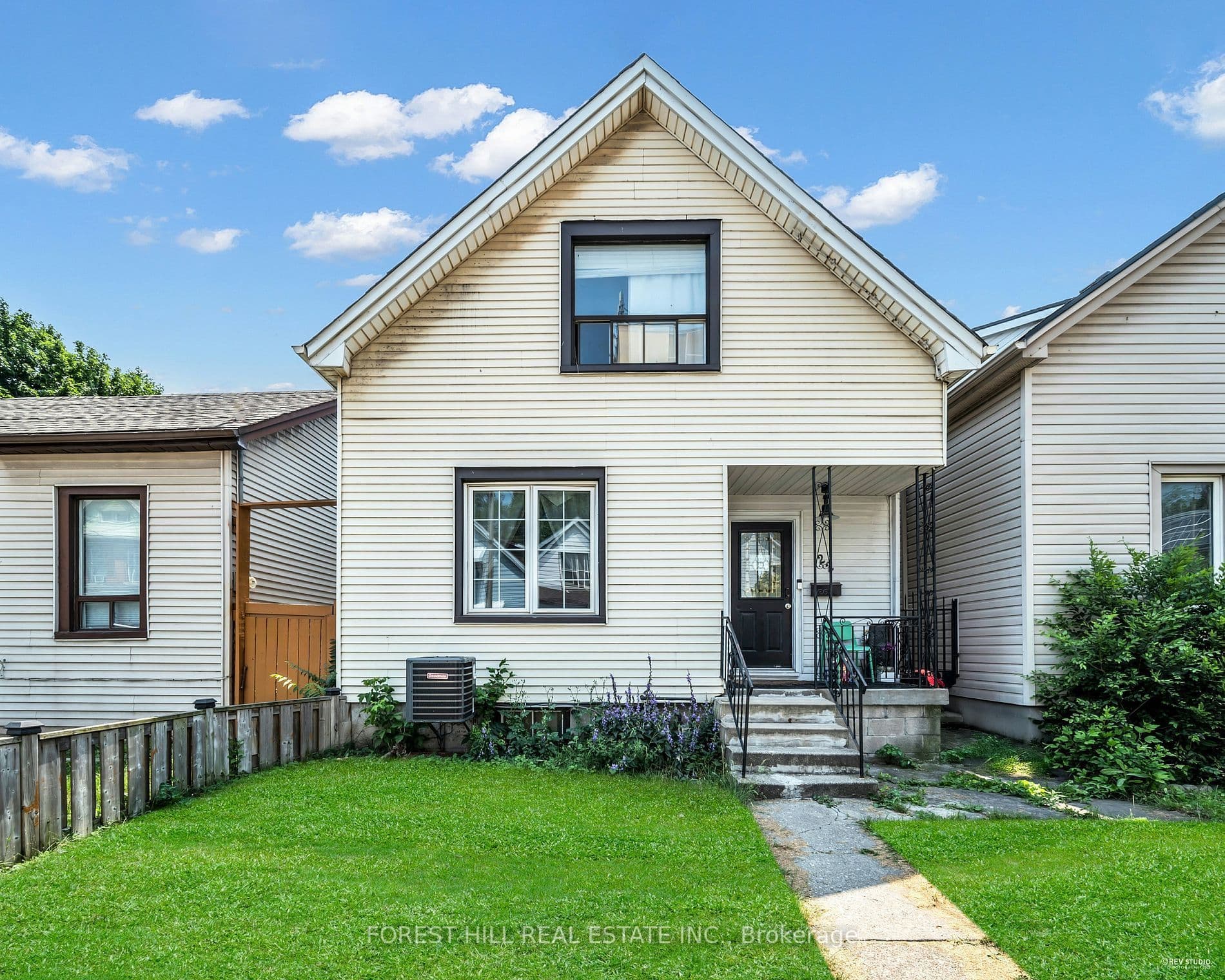 22 Harvey Street, Hamilton, ON L8L 2L8